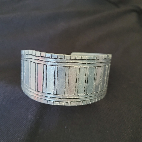 Bracelet - Picture 1 of 3